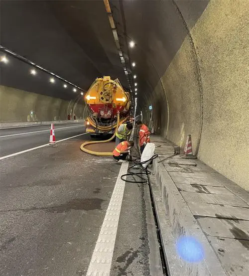 颍州隧道排水渠清淤